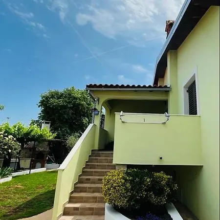 شقة Pomerino Apartmans *