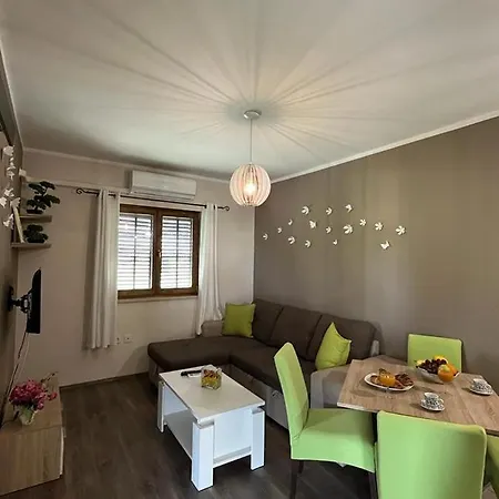 شقة Pomerino Apartmans *