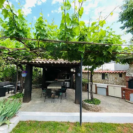 Pomerino Apartmans بومير