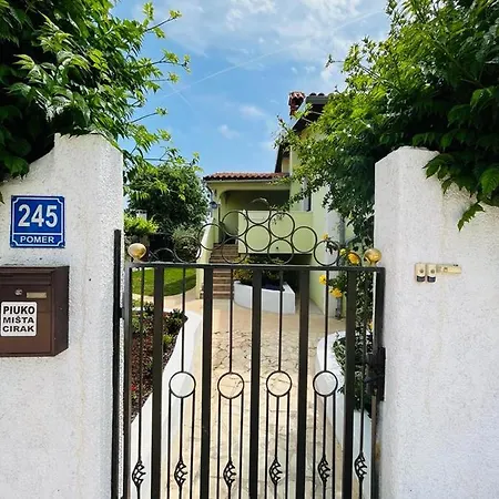 Lägenhet Pomerino Apartmans *