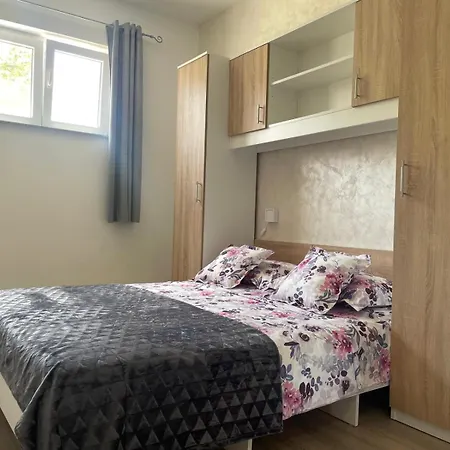 Pomerino Apartmans بومير