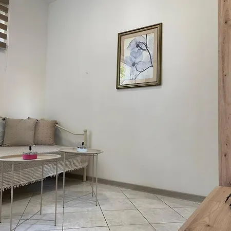 Pomerino Apartmans شقة