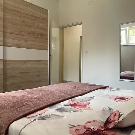 شقة Pomerino Apartmans