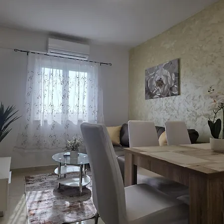 شقة Pomerino Apartmans *