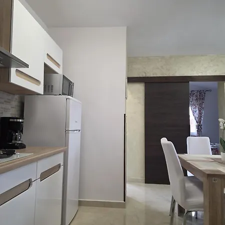 Pomerino Apartmans شقة بومير