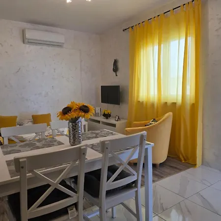 Pomerino Apartmans شقة *